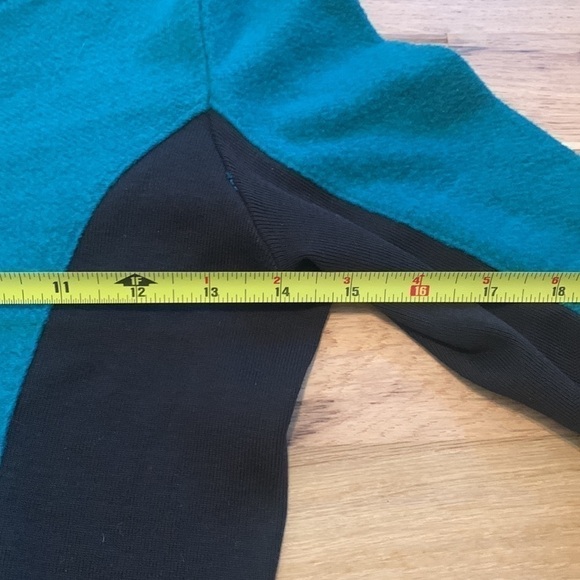 Urban Outfitters Long Sleeve Crewneck Crop Top Black & Teal Women’s XS - Picture 6 of 11